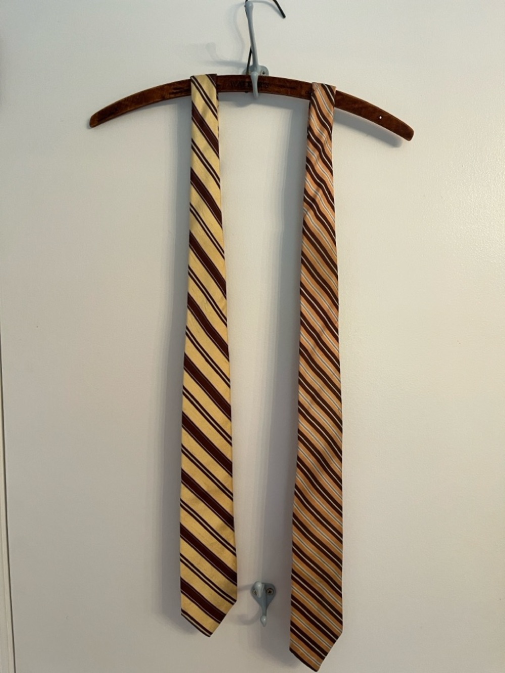 Vintage “Chaps” by Ralph Lauren silk tie